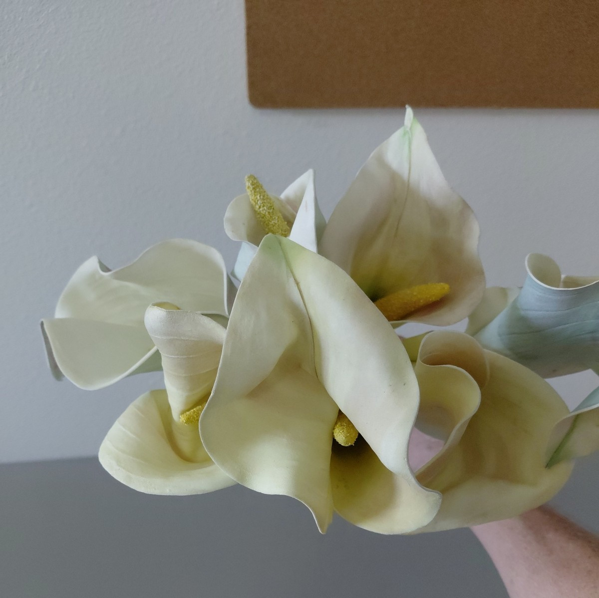 7 Calla Lily Lillis Realistic Silk Flowers White Folded 15″ to 19″ Vintage