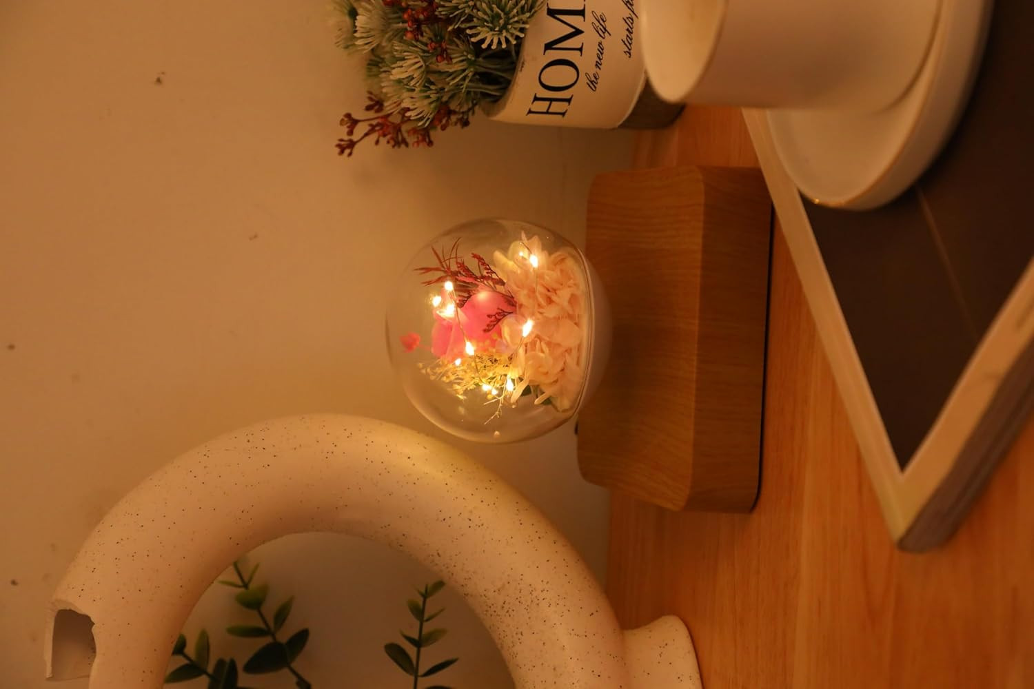 Magnetic Levitating Flower with LED Light – Eternal Floating Rose Lamp