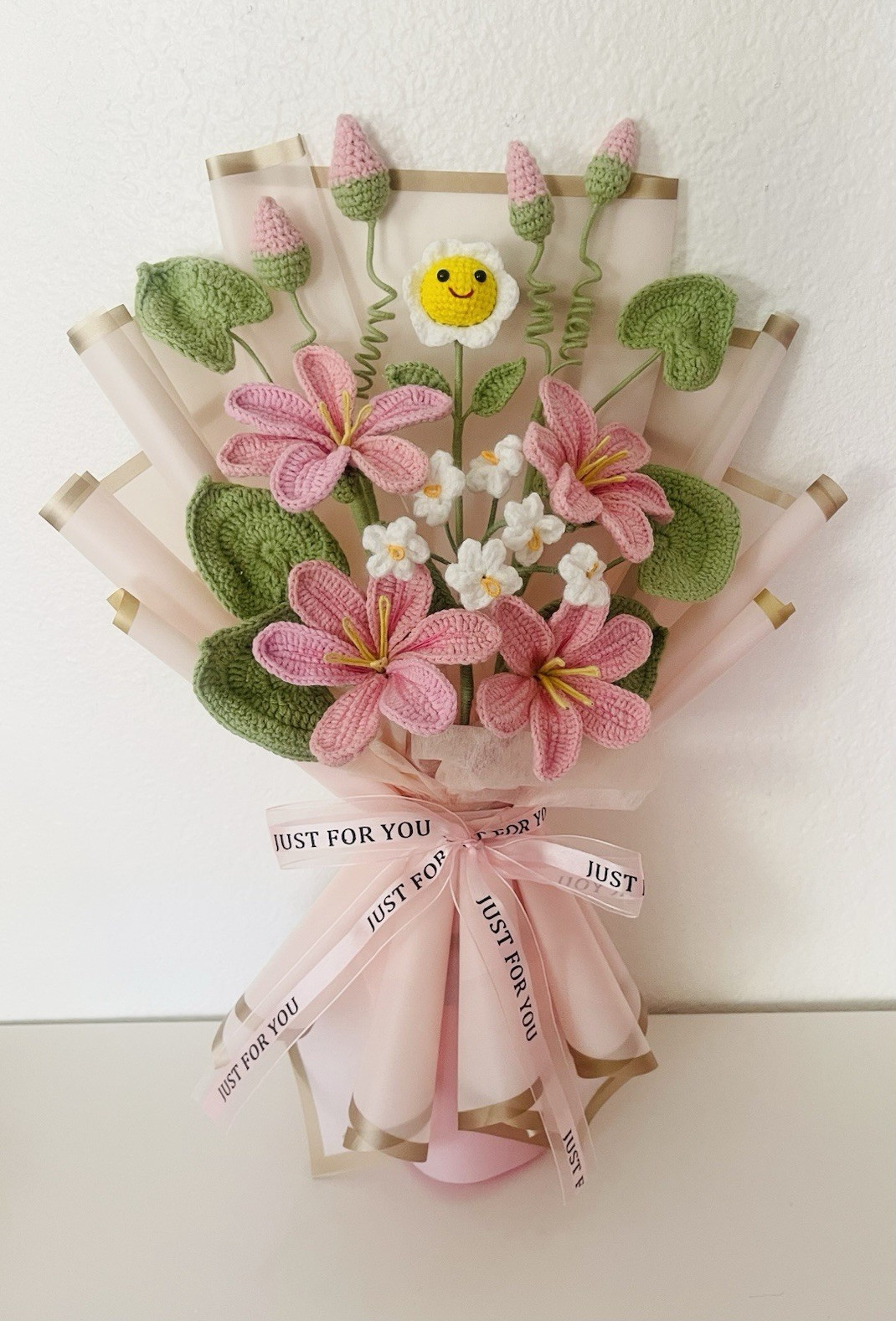 Artificial Crochet Lily & Daisy Flower Bouquet Wall Decor, Ribbon Bow, 22×15
