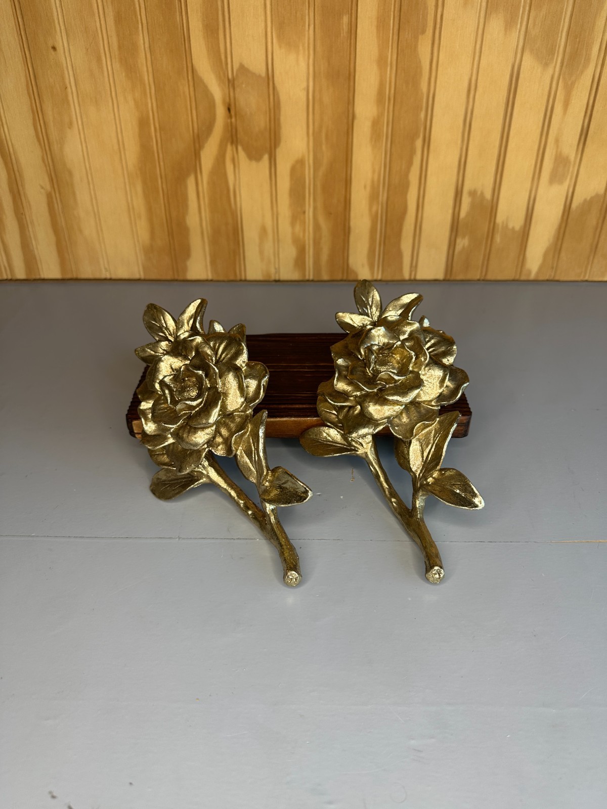 Set of 2 Tabletop Home Decor Elegant Rose Flower Display Gold Leaf Patina Finish