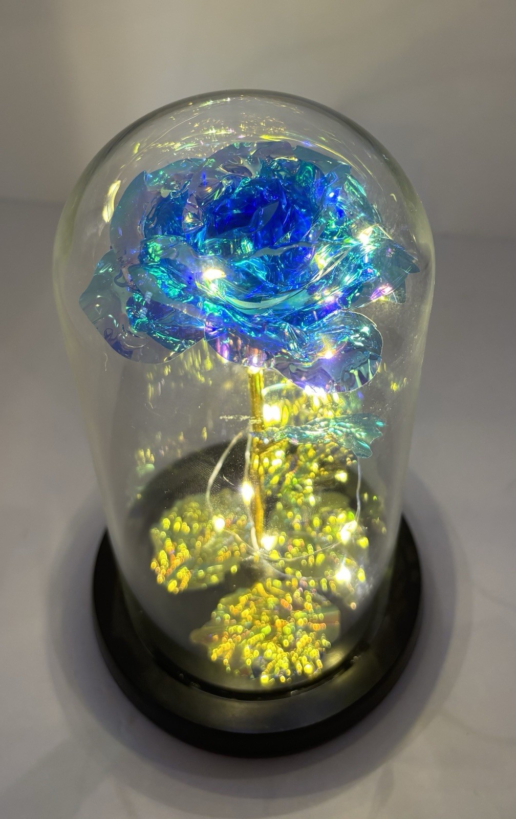 BLUE IRIDESCENT ETERNAL ROSE IN GLASS DOME WITH LED LIGHTS. VGC BATTERY WORKS.