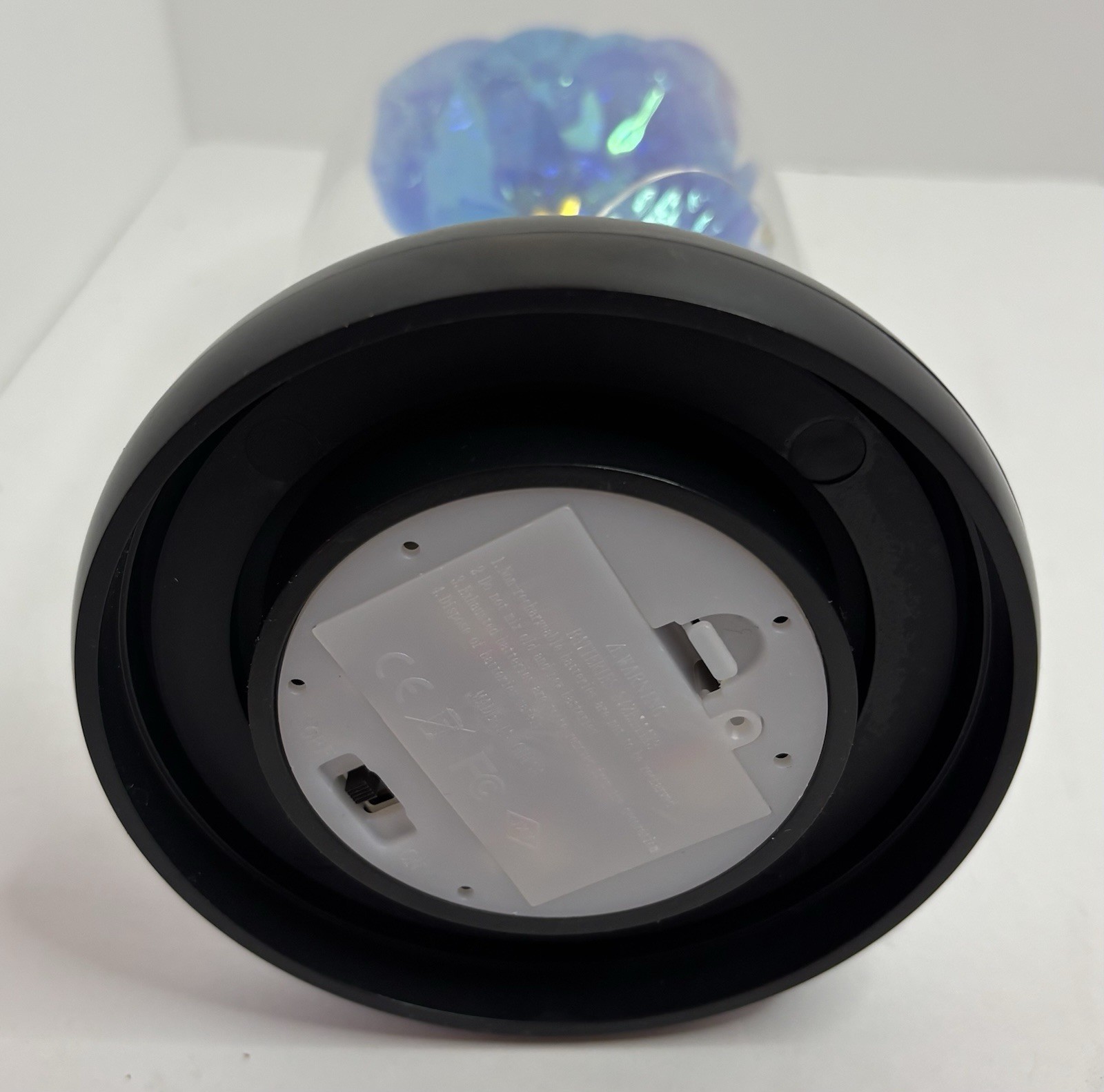 BLUE IRIDESCENT ETERNAL ROSE IN GLASS DOME WITH LED LIGHTS. VGC BATTERY WORKS.