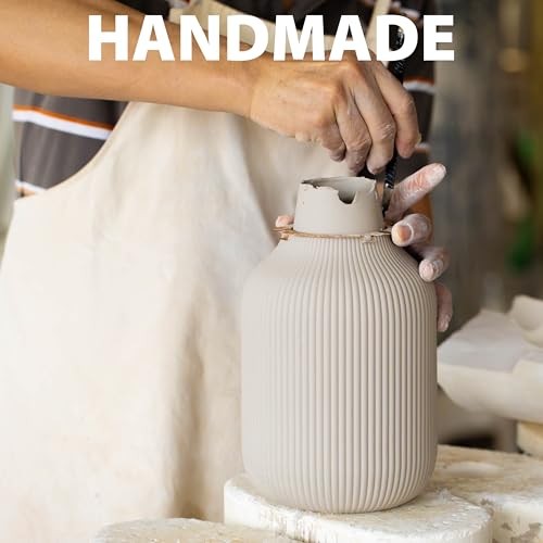 Ceramic Vase with Grooves – Waterproof Flower Vase in Matte for Fresh Black