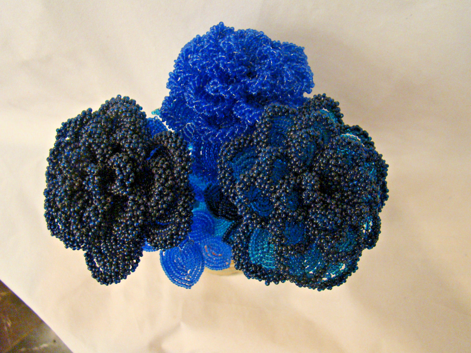 BLUE PRECOSIA SEED BEADED ROSES X 3 SET IN CERAMIC VASE HANDMADE IN AUSTRALIA