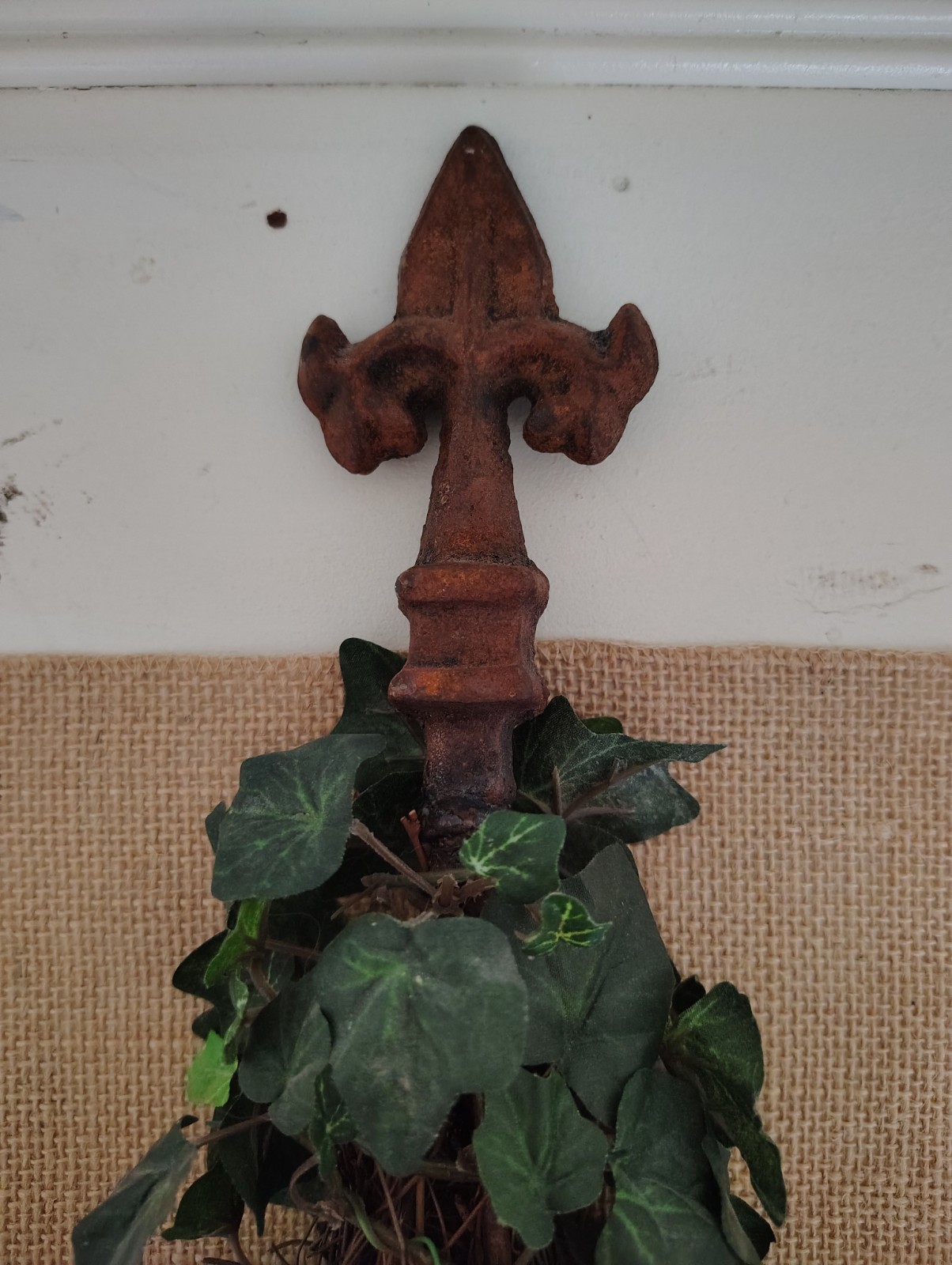 Faux Ivy Pyramid Topiary With Decorative Iron Fleur-de-Lis Finial ~ 22″ High