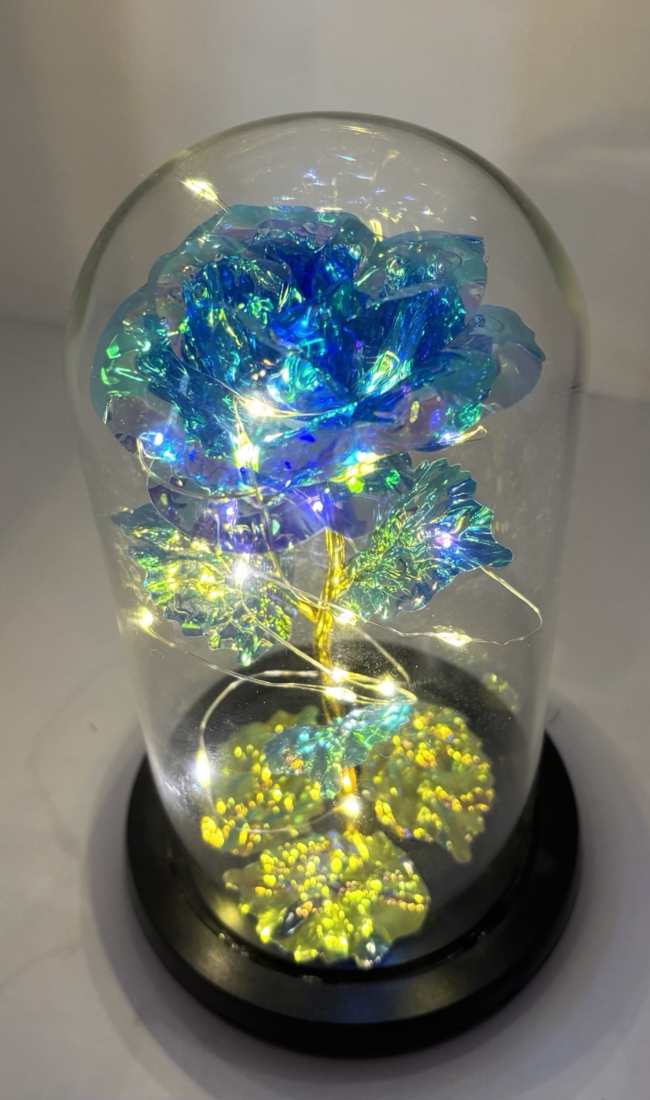 BLUE IRIDESCENT ETERNAL ROSE IN GLASS DOME WITH LED LIGHTS. VGC BATTERY WORKS.