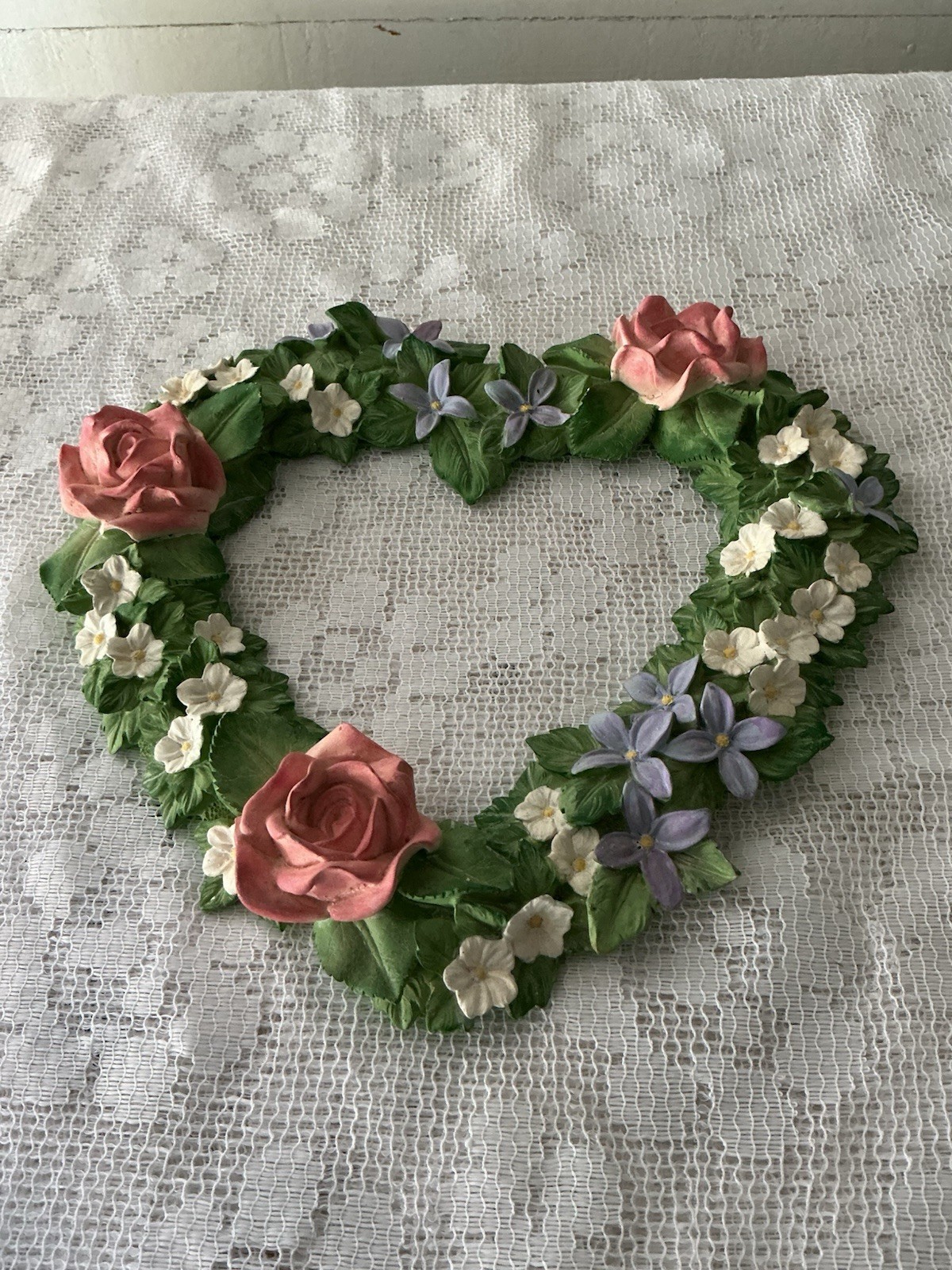 Vtg Heart Shaped Resin Wreath Wall Decor Roses Flowers Cottagecore Grandmacore
