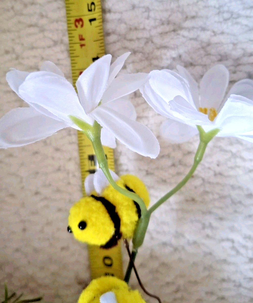 Bumble Bees & Flowers, floral Arrangement, Centerpiece ADORABLE