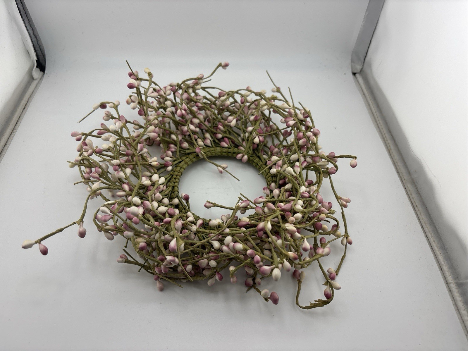 10” Pip Berry Wreath w/ Burgundy Star – Maroon Red – Colonial Mix, America