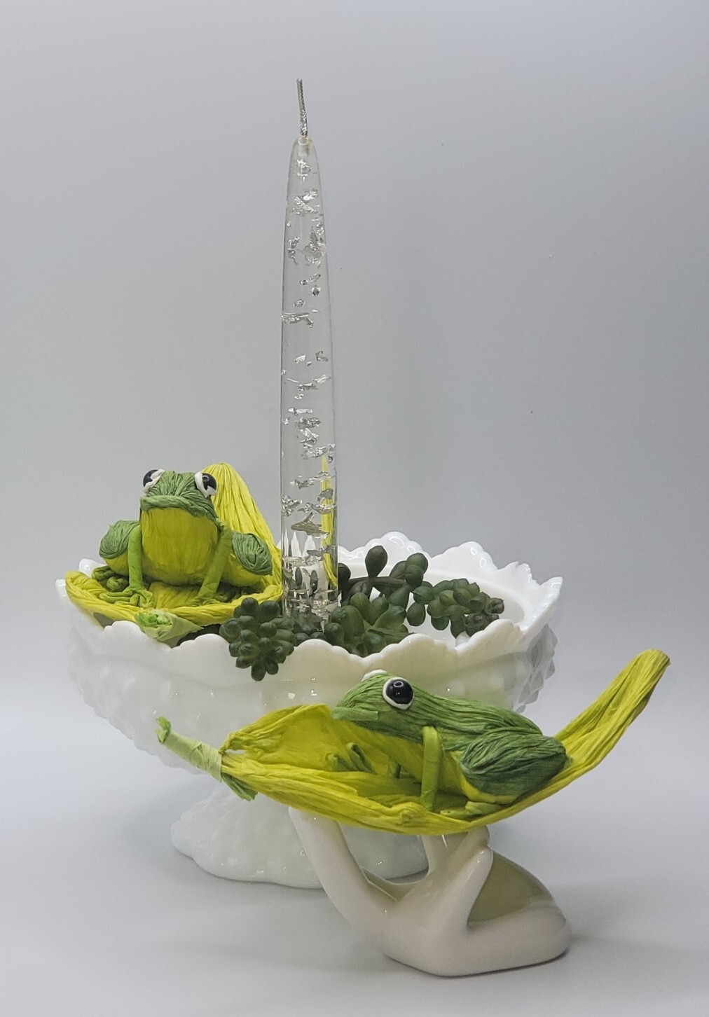 S/4 Handcrafted Crepe Paper Lifelike Frog/Lily Pad •Sturdy Colorful Decor Accent