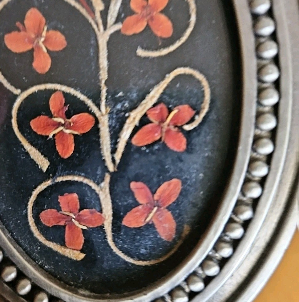 HANDMADE PRESSED FLOWERS IN BEAUTIFULLY DETAILED METAL FRAME