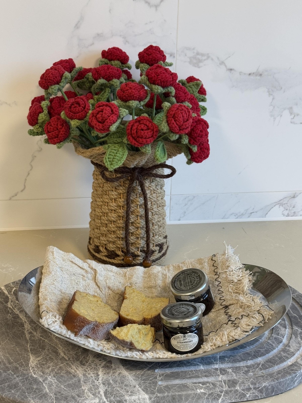 Crochet Red Roses Artificial Flowers Bouquet With Knitted Flower Vase Decor