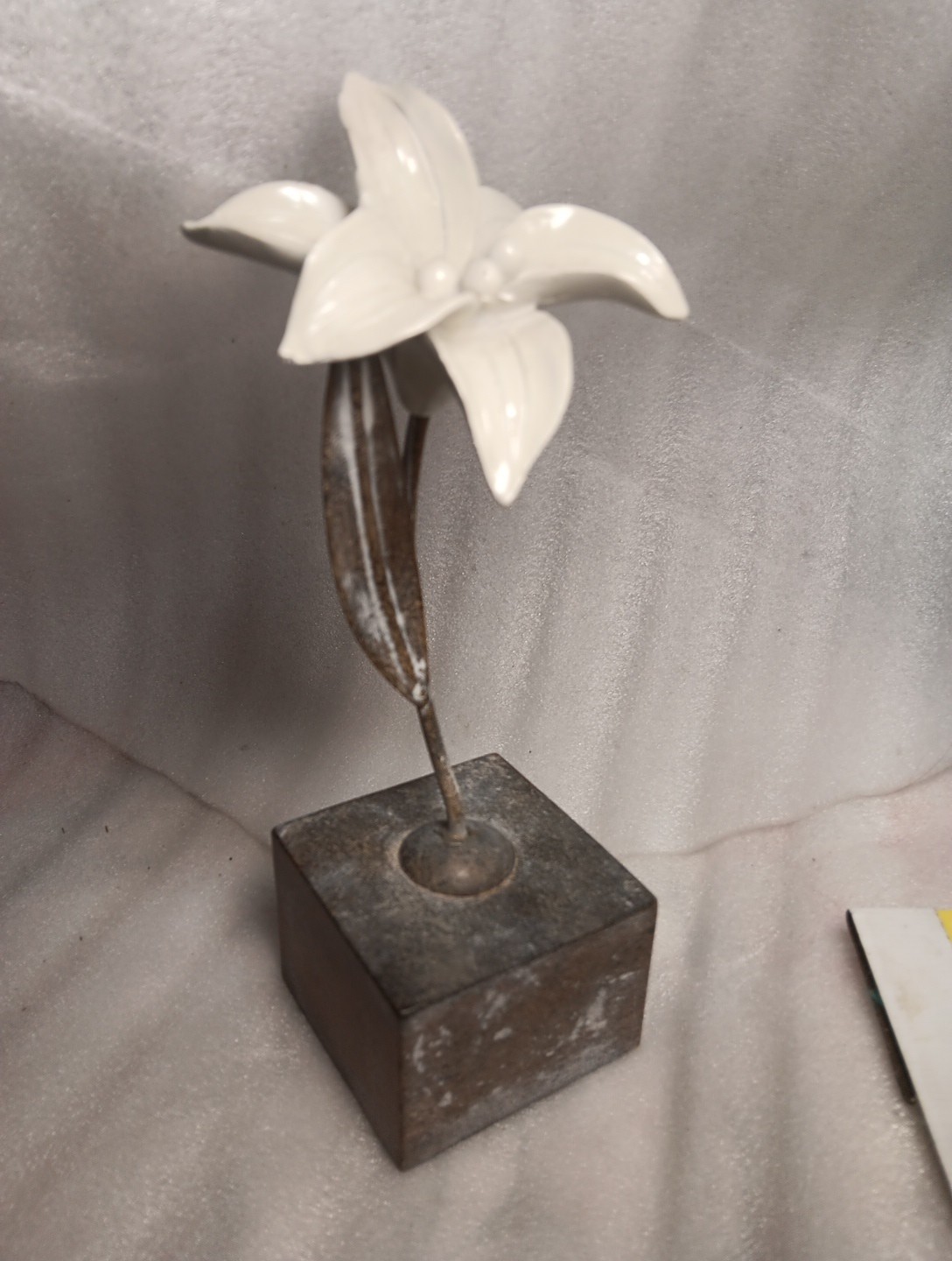 White Lilly By, Ashland Spring Printemps French Chateau Table Top Decor