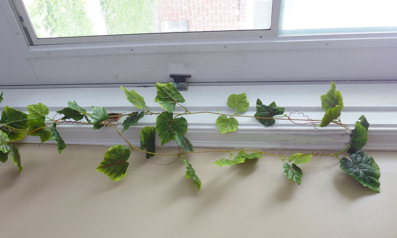 5 Pcs (90″ Each) Artificial Plants Ivy Grape Leaves Vine Hanging Decoration