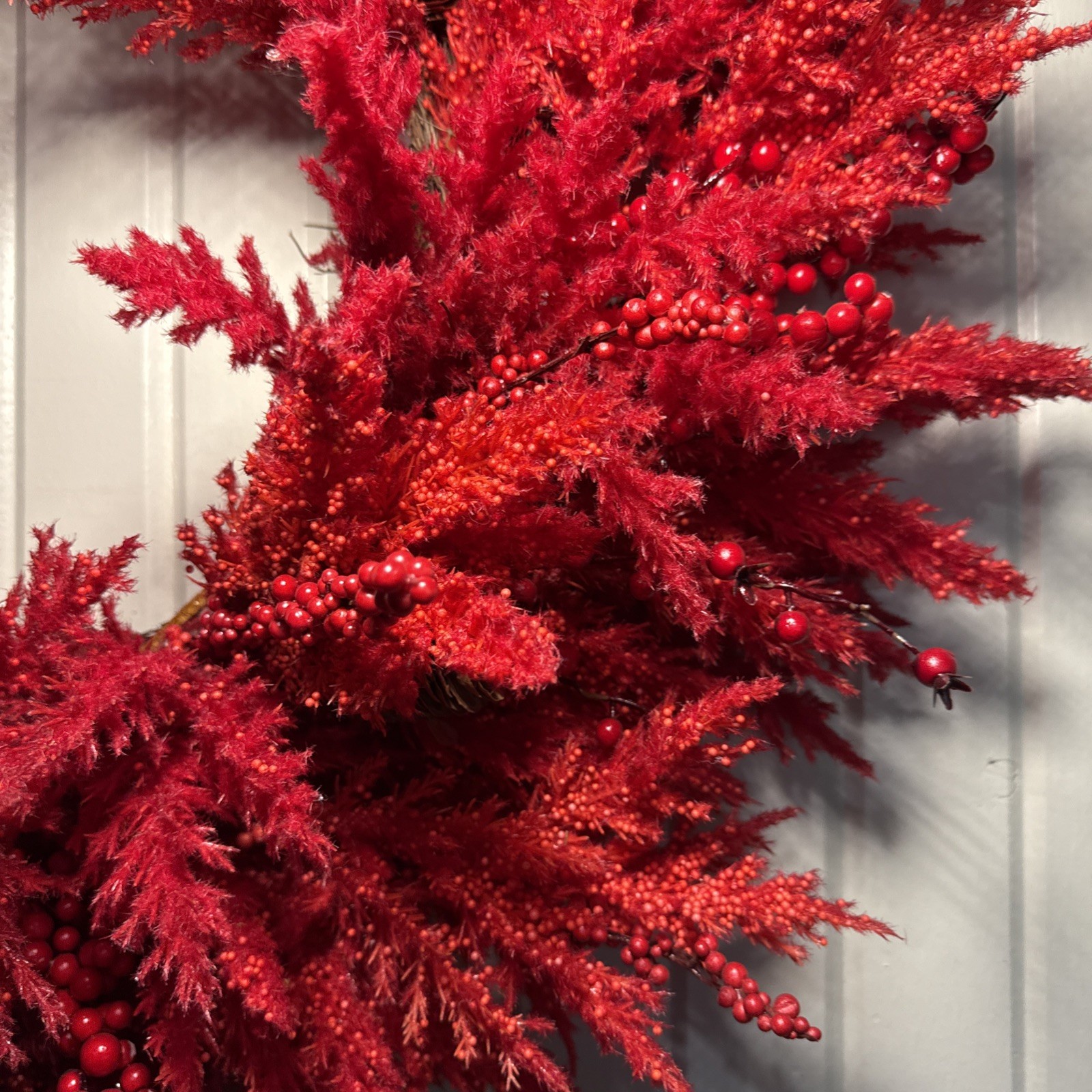 Beautiful Fluffy Red Christmas Wreath Berries Pinecones 27”