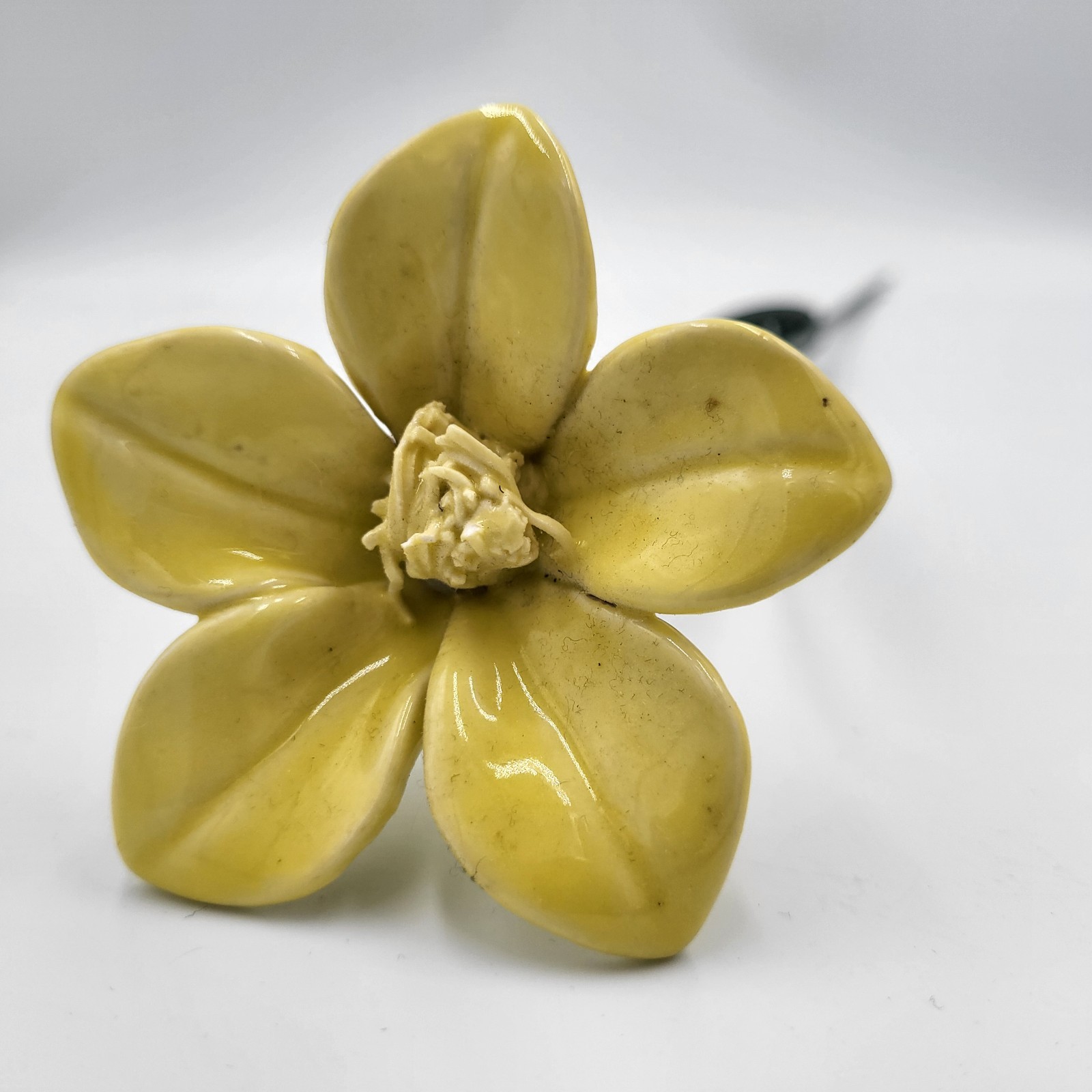 Yellow Daffodil Long Stem Ceramic Flower Garden Stake w Metal Stem & Leaves 17″