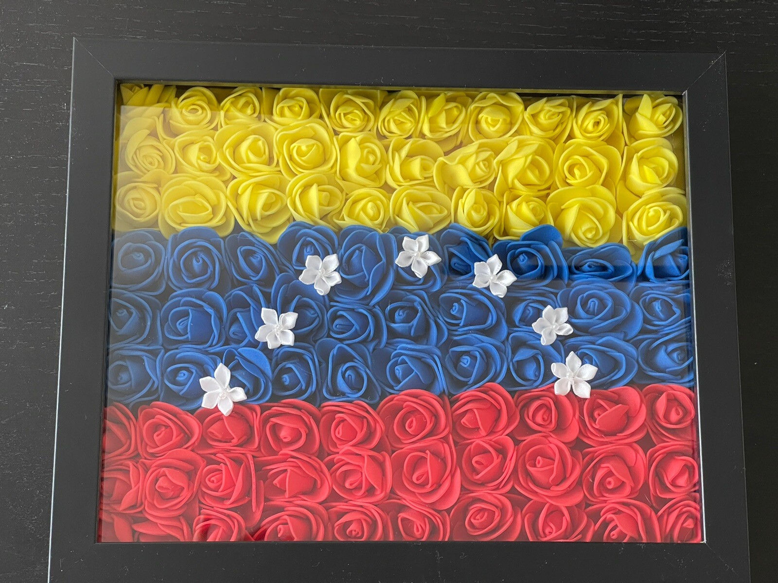 Cuadro Bandera De Venezuela 7 Estrellas Con Flores Artificiales 11 In x 9 In