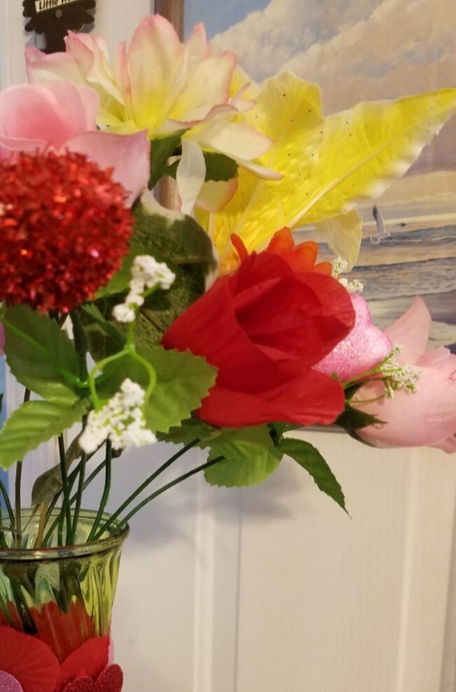 Beautiful green’ish unique glass vase with silk fabric flowers Please go to my