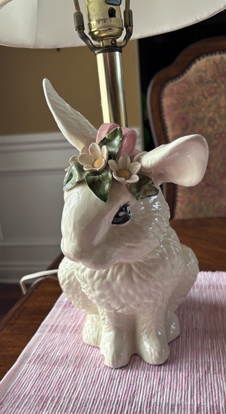 Betlar Inc, Bedroom Lamp, Rabbit Bunny , Bow White Pink Vintage California USA