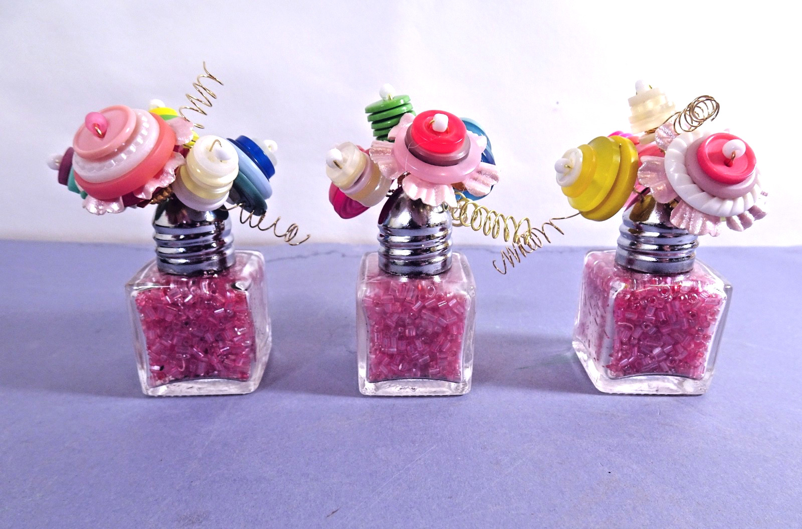 1 (+) Mini Salt Shaker BUTTON BOUQUET Blooms Flowers 3″ Handcrafted