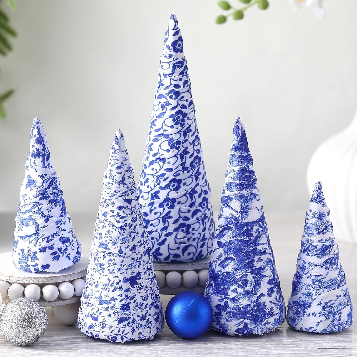 5 Pcs Chinoiserie Christmas Tree Mini Cone Table Decor Blue and White Porcelain