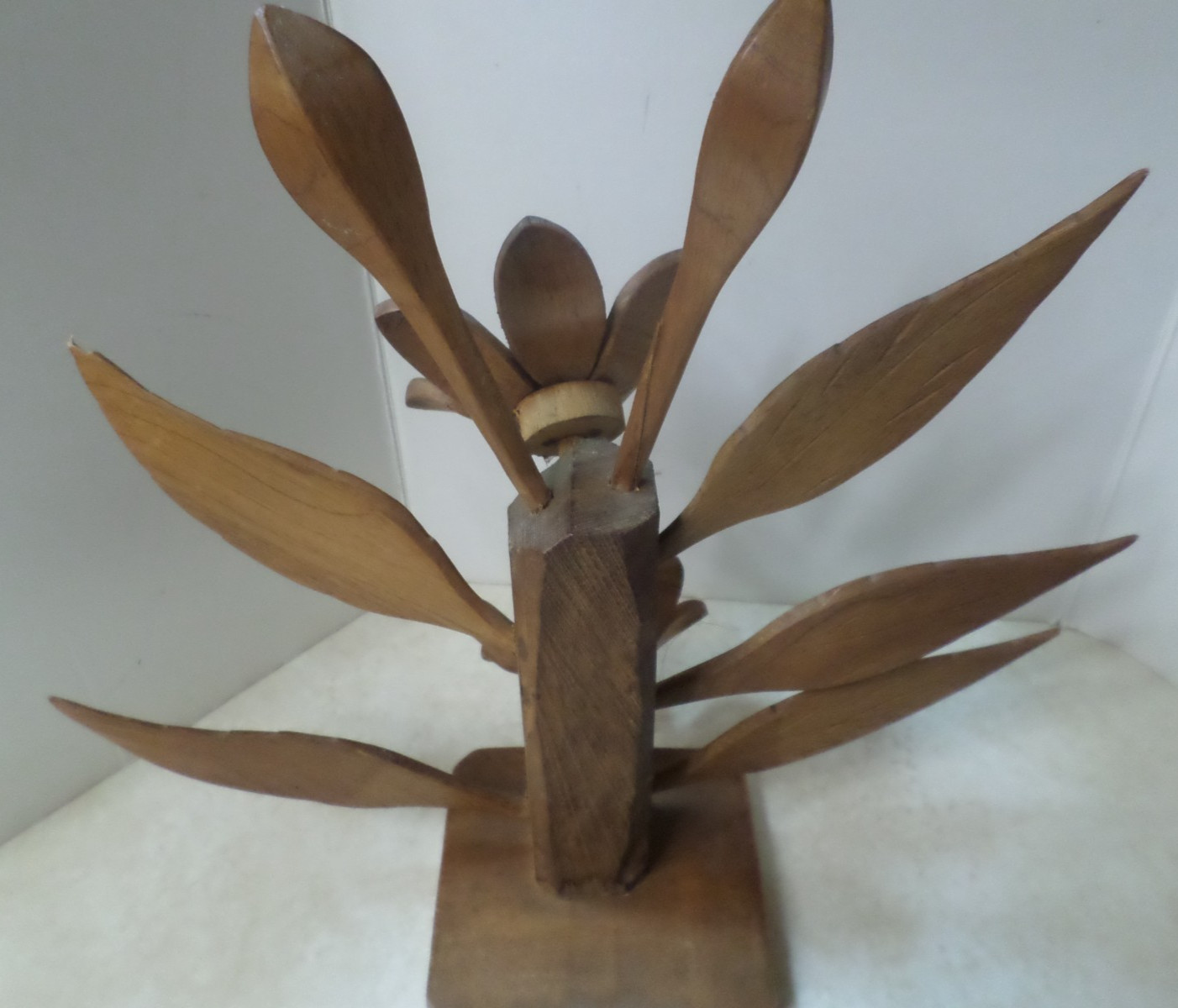 VTG Wood Island Style Flower Arrangement