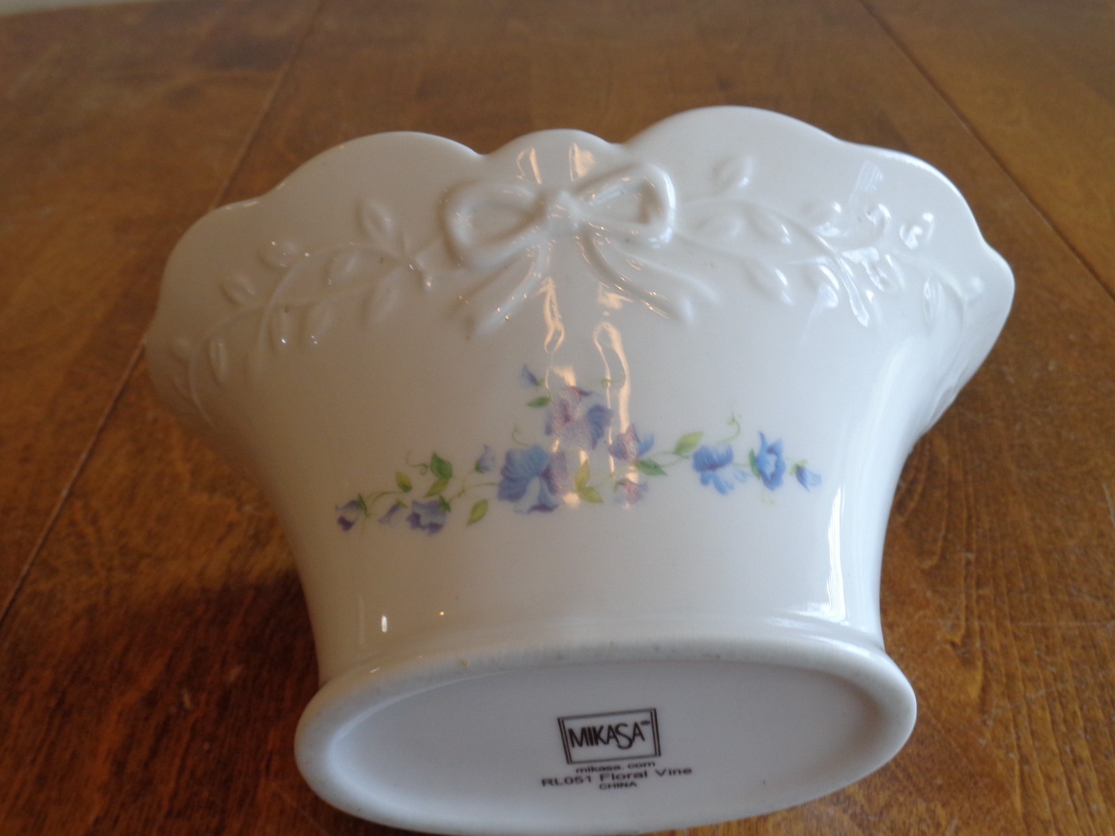 MIKASA FLORAL VINE SMALL CHINA BASKET