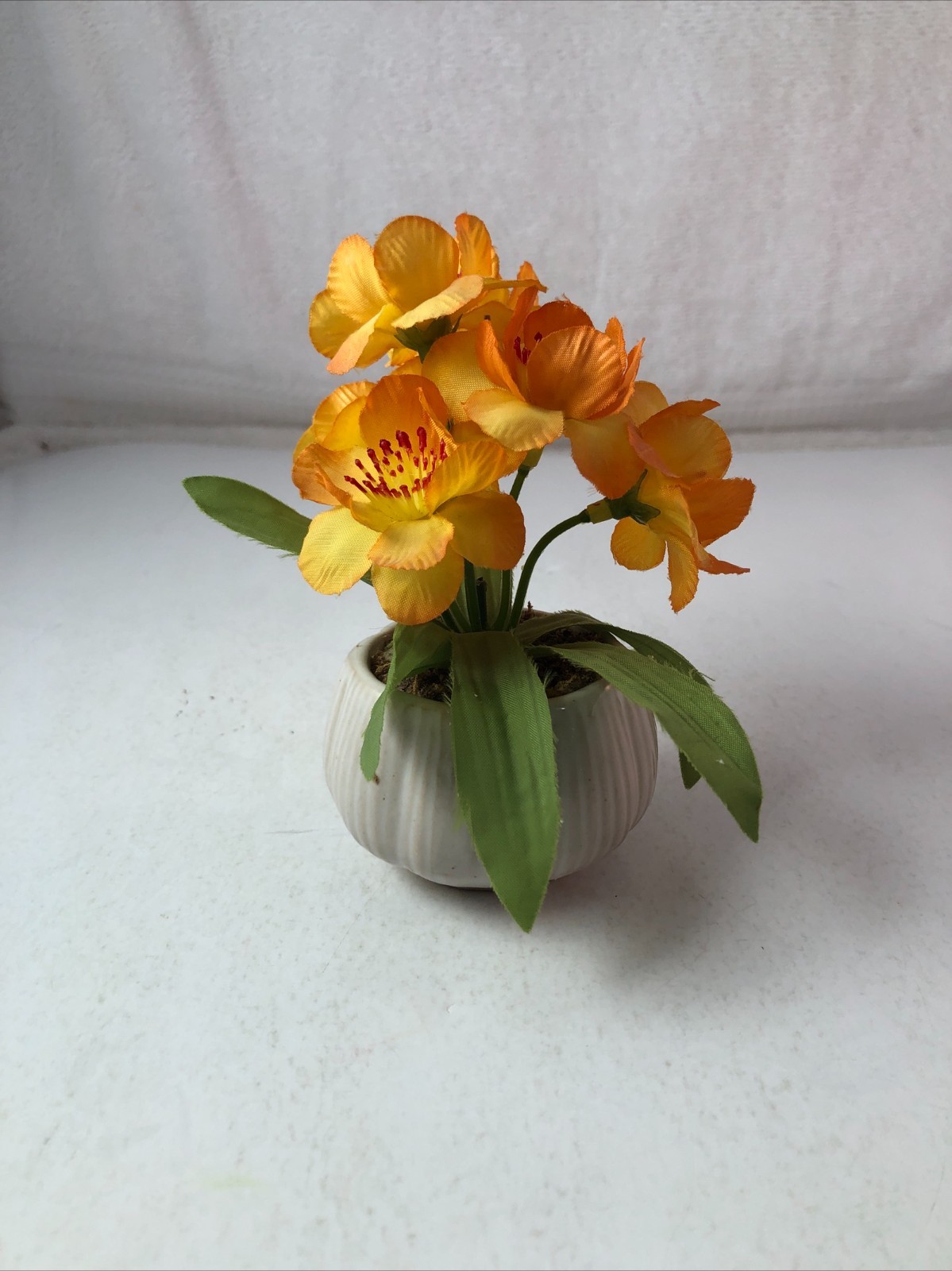 Small 5″ Silk Floral Arrangement In Ribbed Ceramic Pot Mini Desk Decor