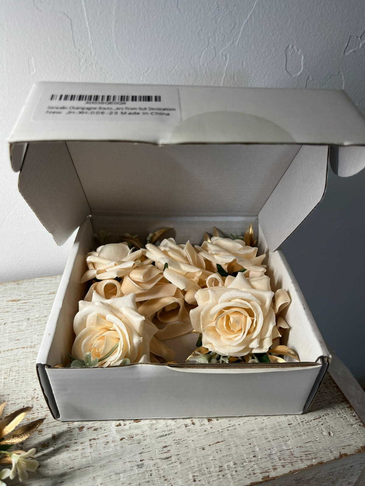 Set of 6 Serwalin Champagne Artificial Flower Boutonnieres NIB