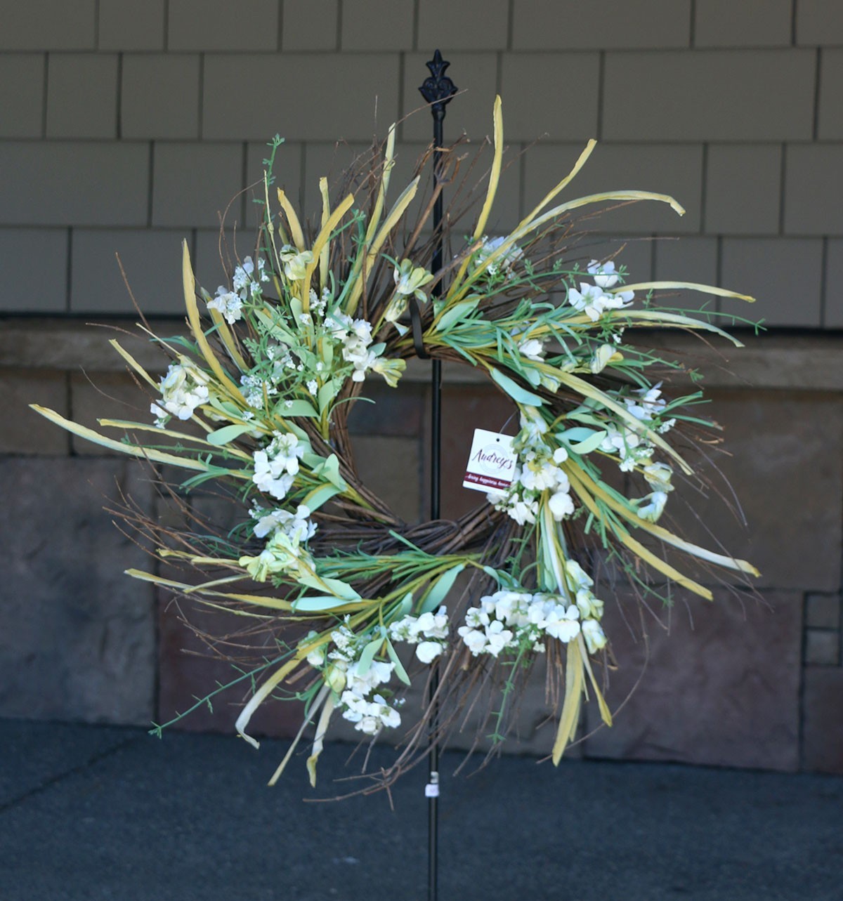 Floral Wreath 22 inch White Flowers Grapevine Twigs Artificial Greenery