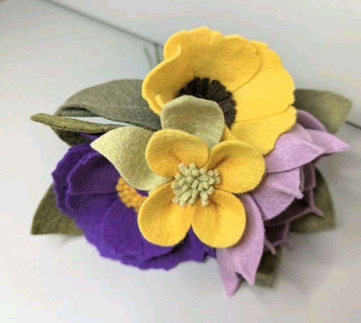 Beautiful Hand Cut Wool Blend Felt Flower Bouquet Gift Wrapped/Great Gift Idea!