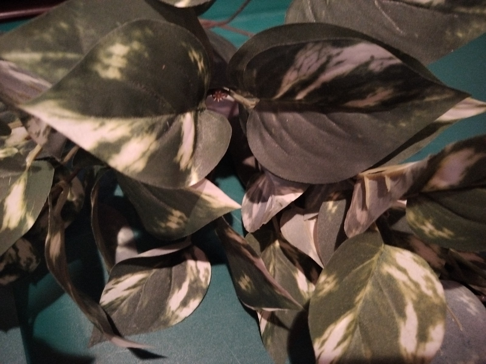 Ashland Artificial Golden Pothos plant green/white marbled leaves hanging stems