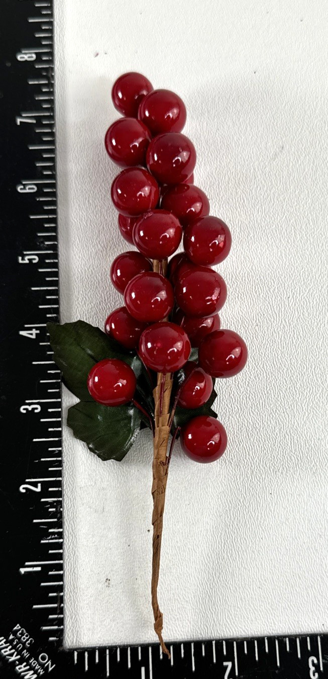 16 Red Berry Picks Stems Floral Christmas Crafts Artificial Decorations 7″