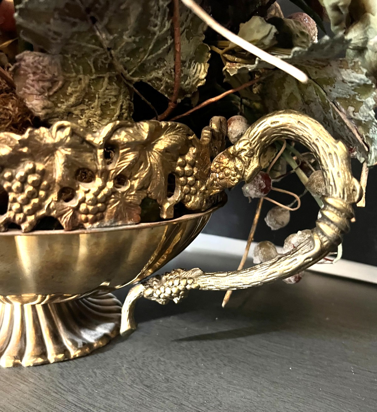 Vtg Large Ornate Grapevine Gooseneck Handle Brass Centerpiece Bowl Faux Flowers