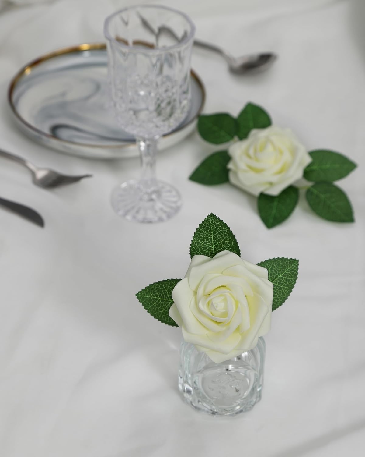 Realistic 25 Artificial Roses with Flexible Stems – Perfect for DIY Projects
