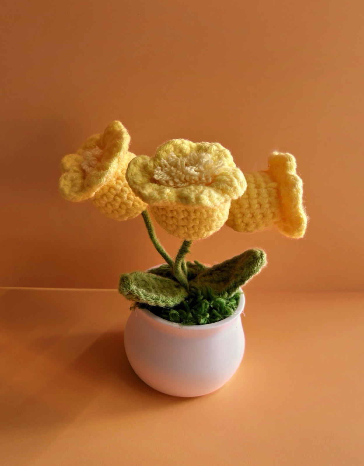 Handmade Yarn Daffodil Flower Pot Arrangement Yellow Green White Plastic