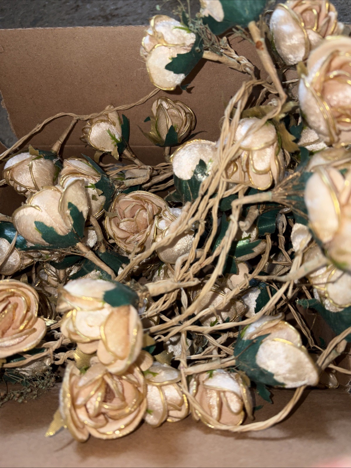 VTG Artificial Cream Rose Flower Twig Garland for Wedding/Shower/Holiday 24’