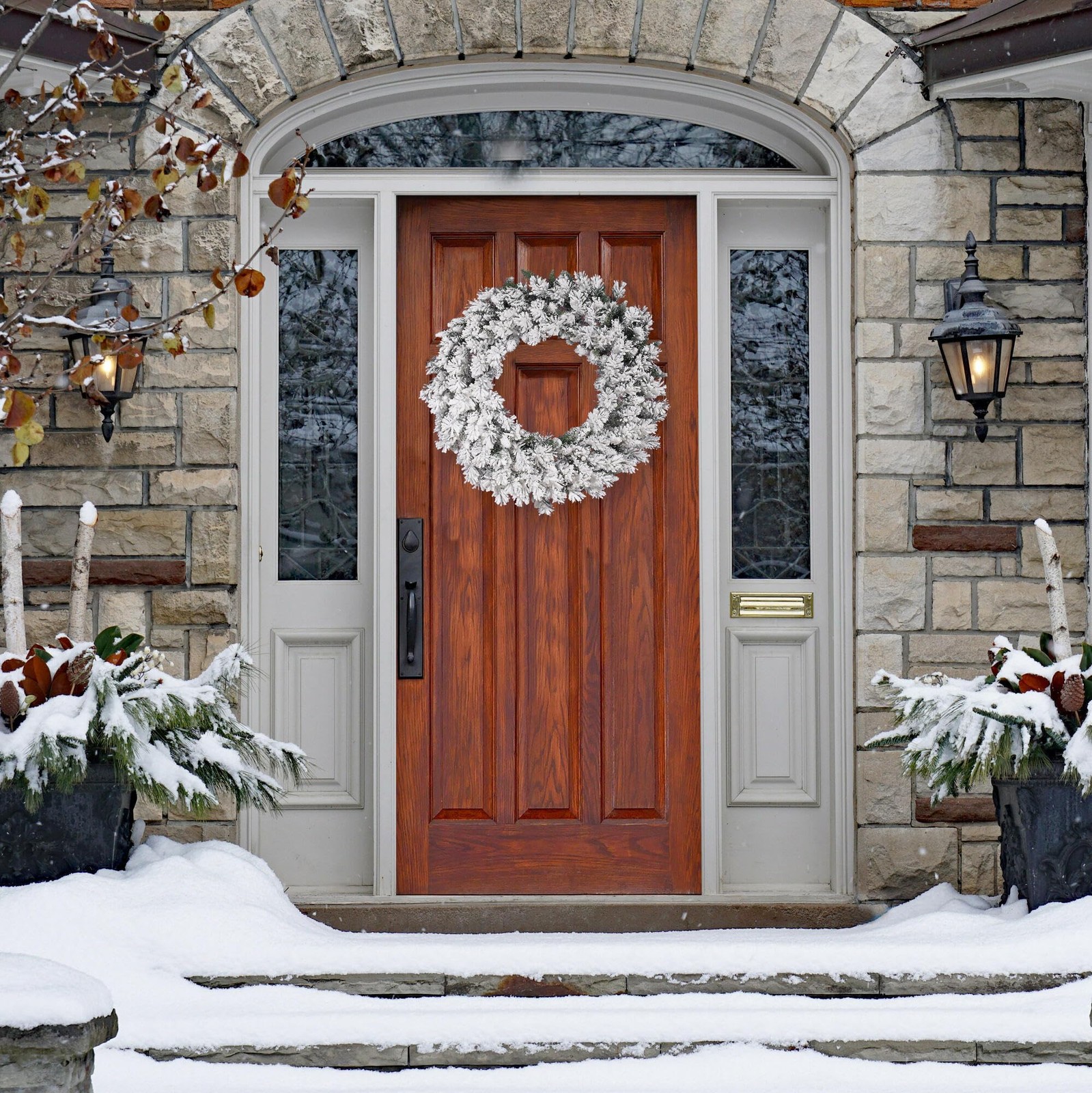 Pemberley Row PVC White/Green Artificial Christmas Wreath 36″ Unassembled