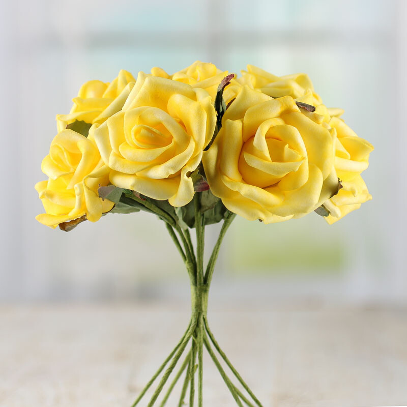 Sweet Bundle of Colorful Yellow Roses for Event Decor