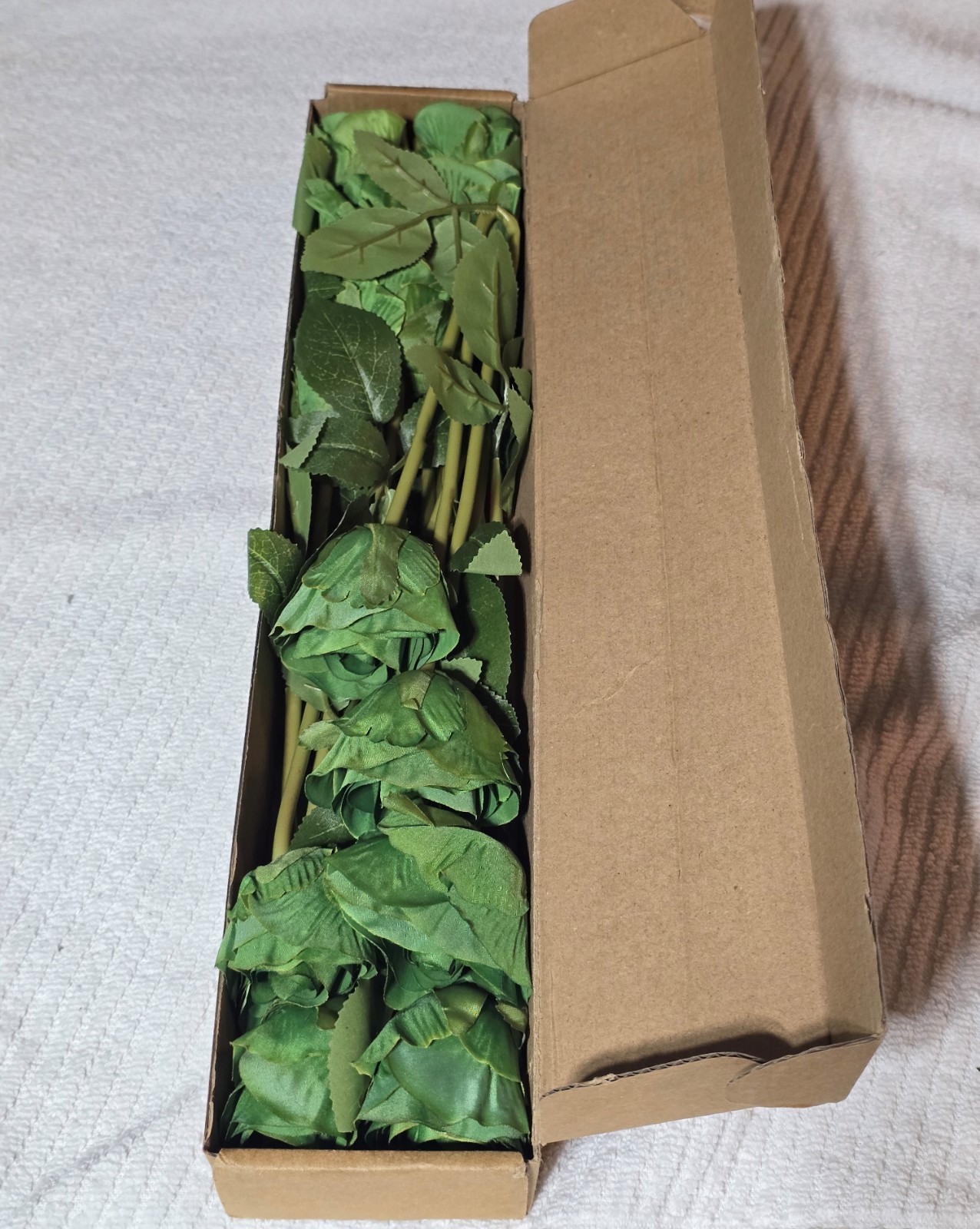12 Pcs Artificial Roses Silk Flower Bouquet for St Patricks Day Home Decor Green