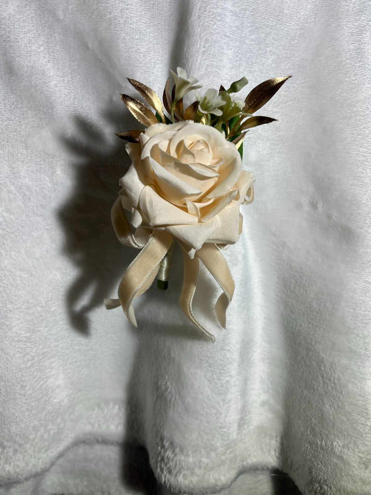 Set of 6 Serwalin Champagne Artificial Flower Boutonnieres NIB