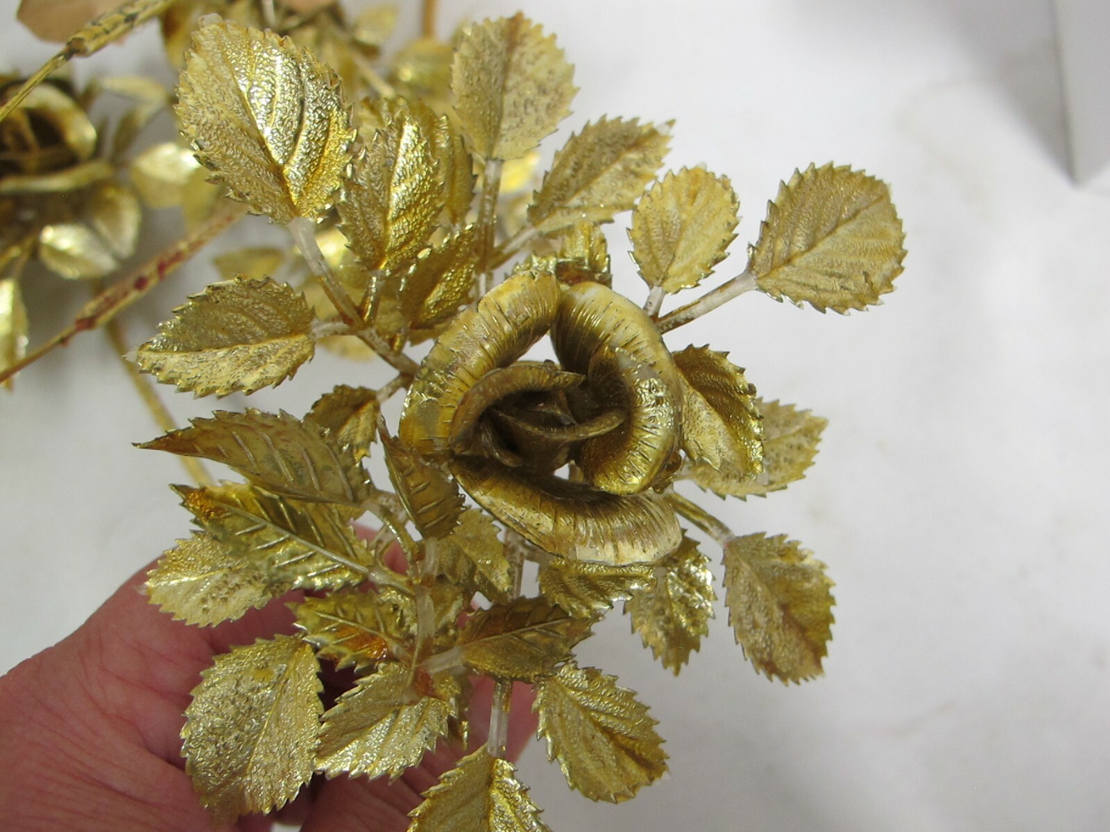 VINTAGE ARTIFICIAL PLASTIC FLOWERS GOLD ROSES- POINTSETTIA – CANDLE RINGS 11 PCS