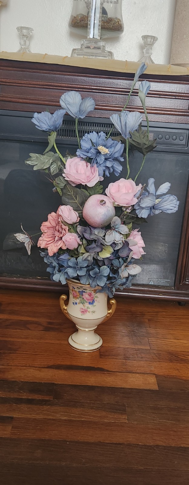 “Classy You” In Vintage Campana Porcelain Vase/Urn Roses Floral w/Gold Trim 8″