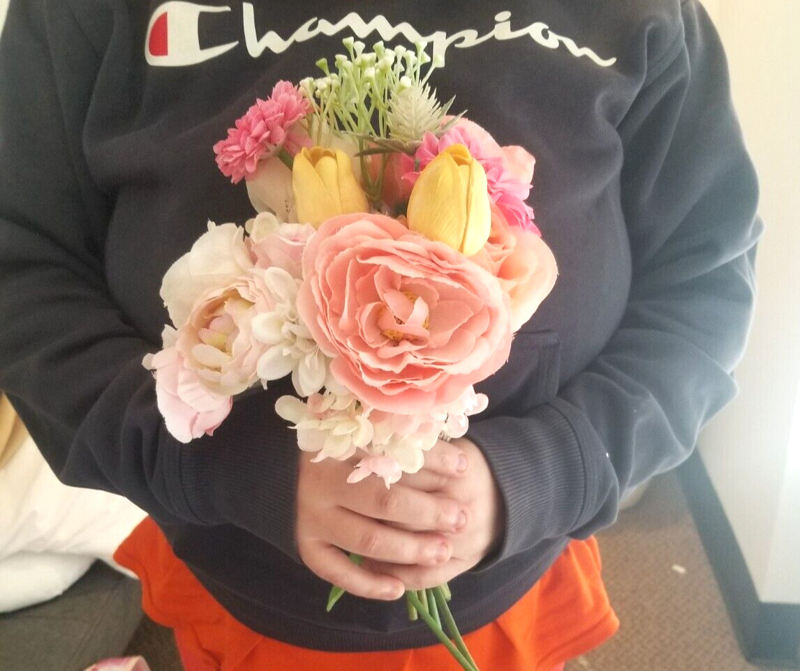 BOUQUET OF ARTIFICIAL PINK/WHITE FLOWER 12″ TALL GREEN STEM, HANDMADE/VALENTINES