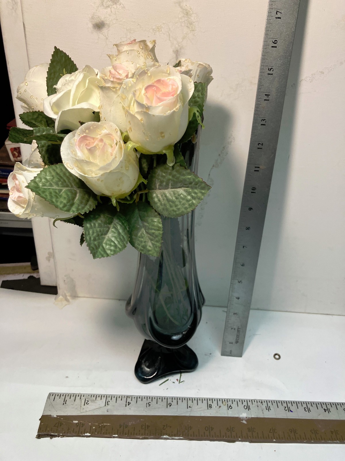 Artificial Silk White Roses 12 in glass Vase free shipping