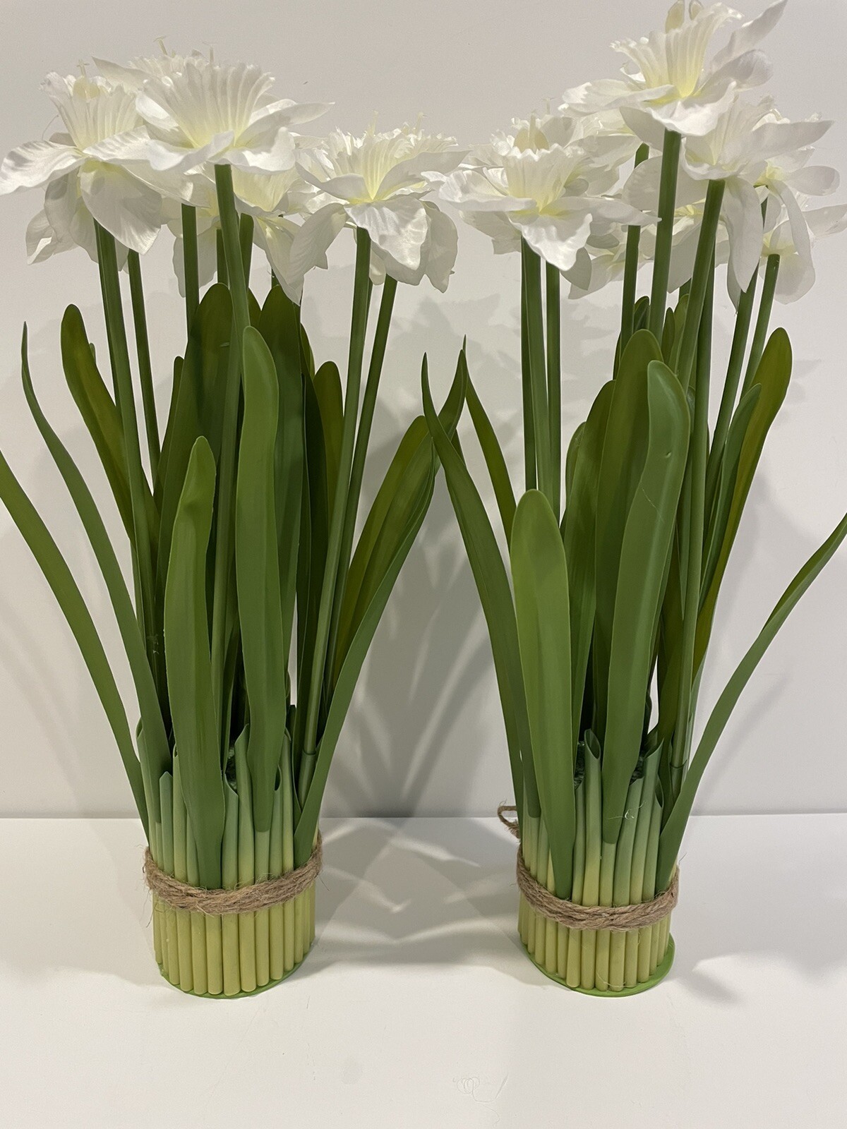 Valerie Parr Hill Daffodil Bundles – Large 15” White Set of 2 NEW