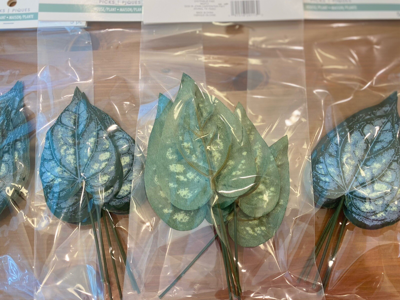 New Ashland Artificial Assortment of Picks and Leaves Set of 15 Packages