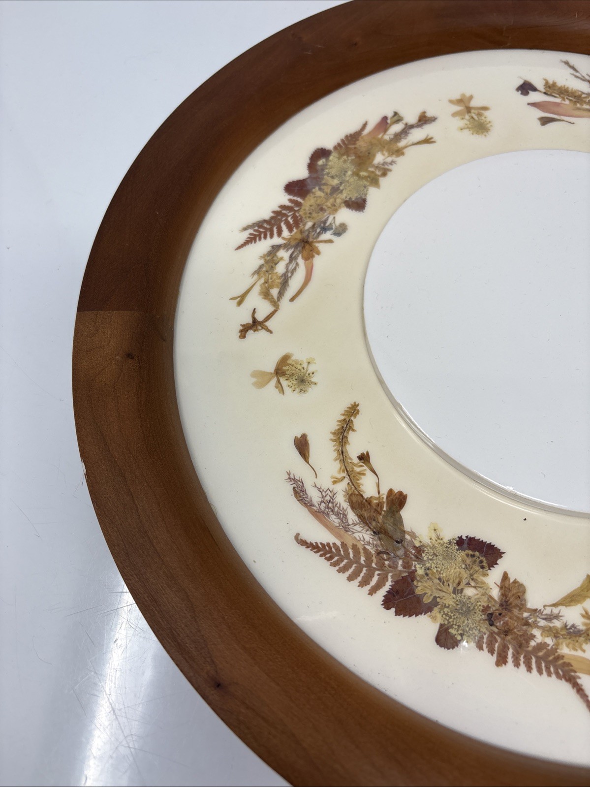 VTG Dried Pressed Flower Arrangement Rounde Frame-Boho kitschy Neutral Size 14”