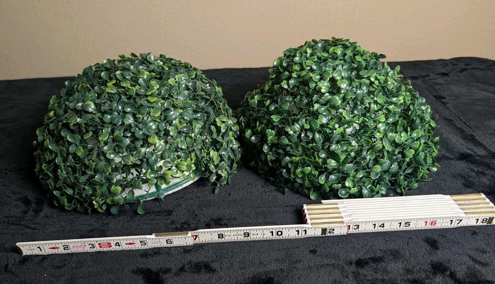 Artificial Topiary Boxwood Ball 2- Piece, 1 Ball, 10-inch Diameter Greenery