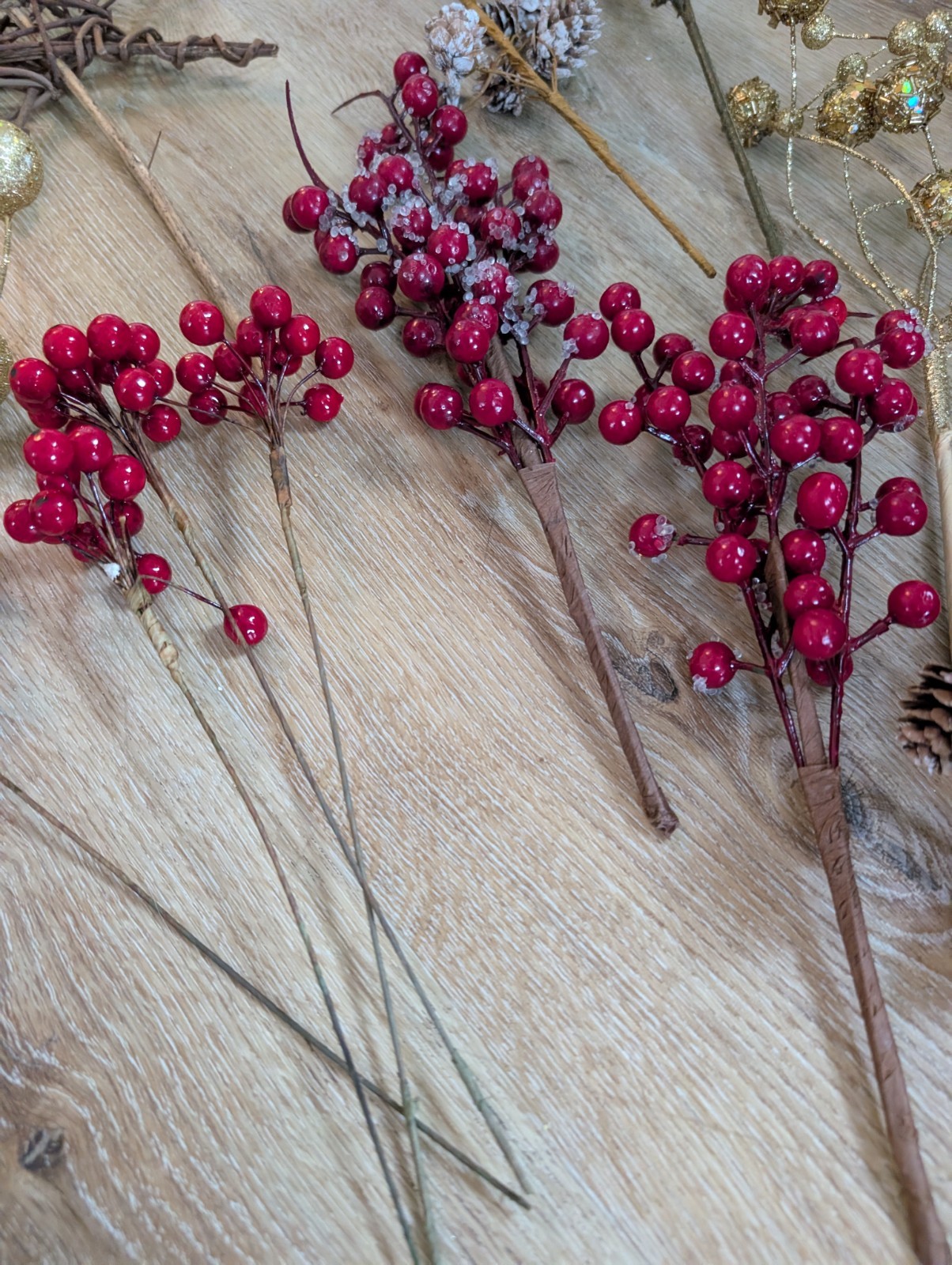 12Pcs Artificial Holly Berries Pinecones Gold Trim Rattan Star